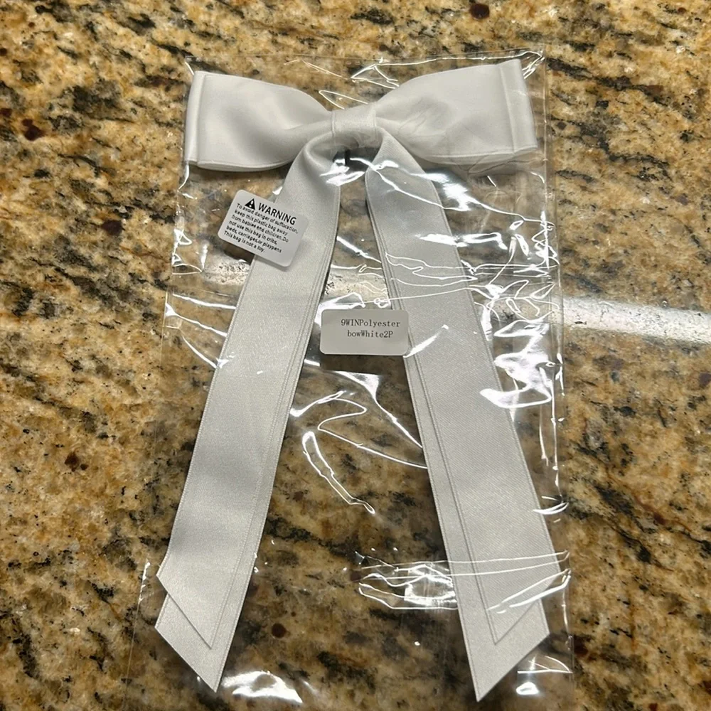Clip on white hair bow, new | offer in description